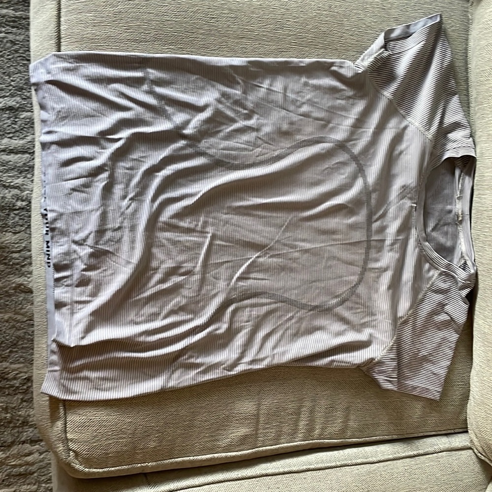 Lululemon black and white swiftly tech size 12 shirt